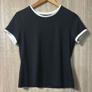 Adrienne Vittadini Classic Black and White Shirt Size
Medium